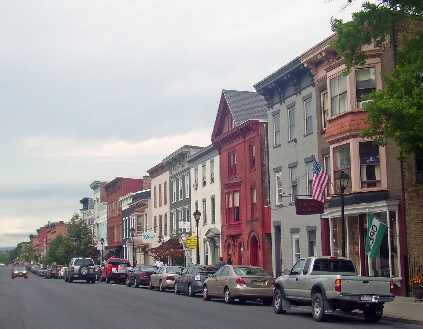 Hudson Looking west along Warren Street from South Fourth Street in the historic district , Hudson , NY, USA
